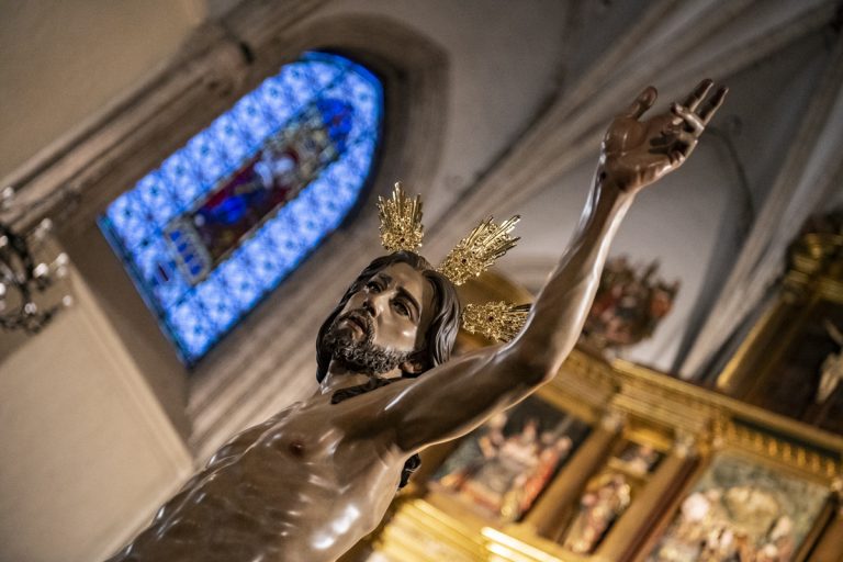 Los fieles de Ciudad Real contemplan el nuevo Resucitado de Martín Nieto