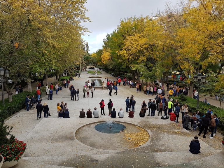 Puertollano: Decae la convocatoria anónima contra la subida del IBI con una tímida concentración