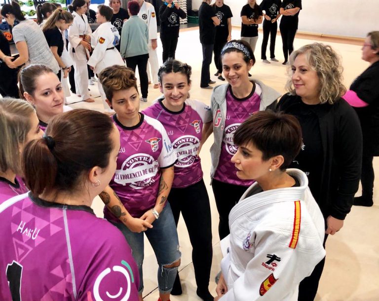 Puertollano: Un centenar de mujeres se suman a las jornadas de autodefensa