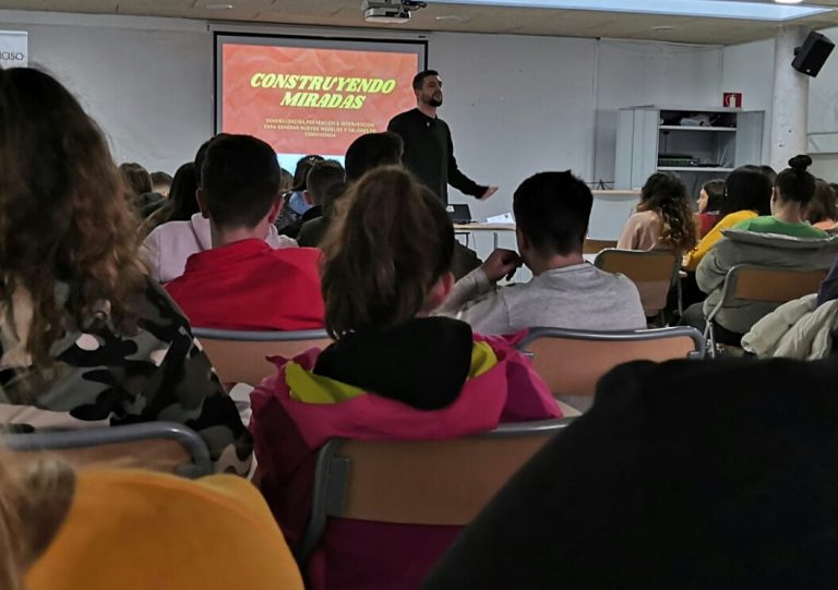 Poesía escénica por la igualdad en el IES Dámaso Alonso de Puertollano