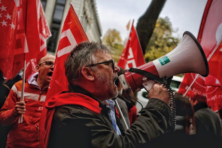 Trabajadores de Liberbank protestan frente a la sede del Banco de España