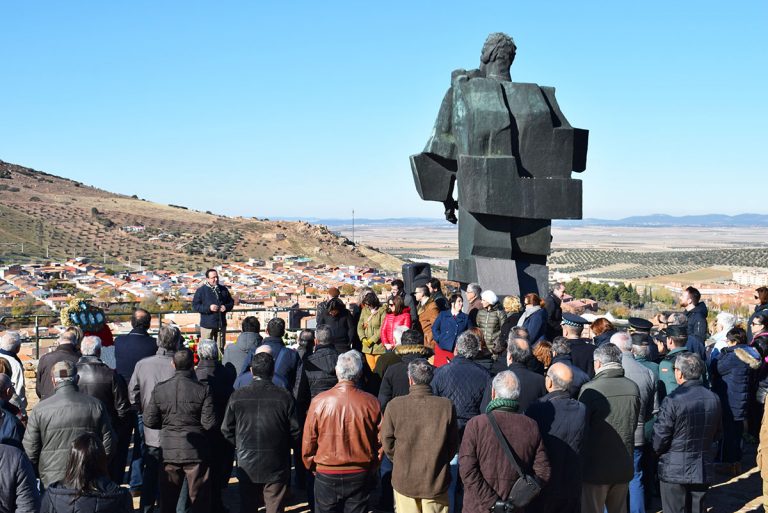 Puertollano: García-Page anuncia una nueva iluminación artística para el monumento al minero