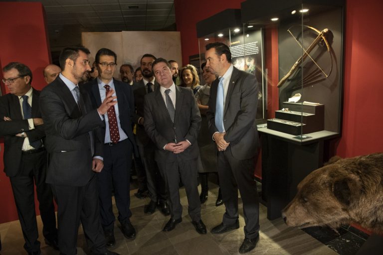 El IREC refleja en una exposición la contribución de la ciencia en la adaptación de la caza a los nuevos tiempos