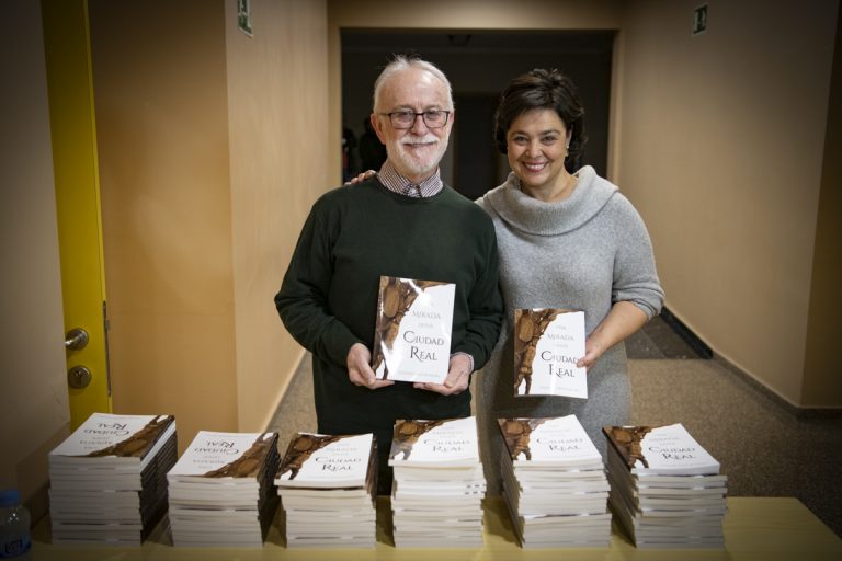 Casimiro Pastor presenta ‘Una mirada desde Ciudad Real’, su segunda recopilación de artículos de prensa