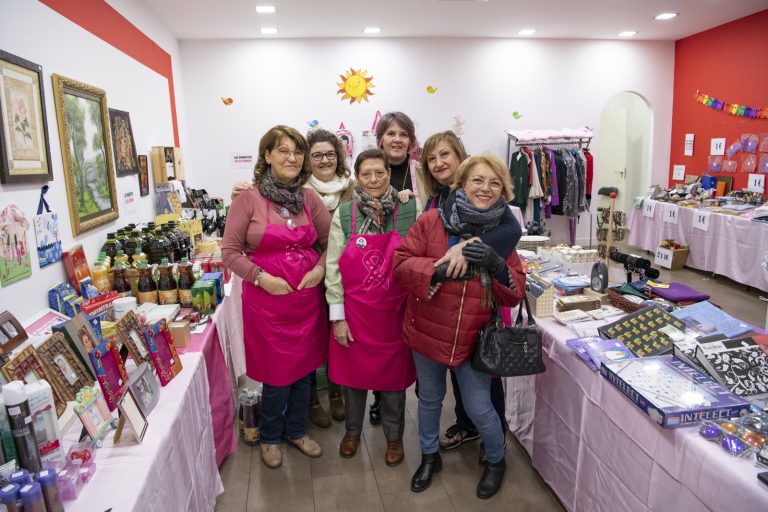 Abre sus puertas el mercadillo navideño de AMUMA, que cumple 20 ediciones
