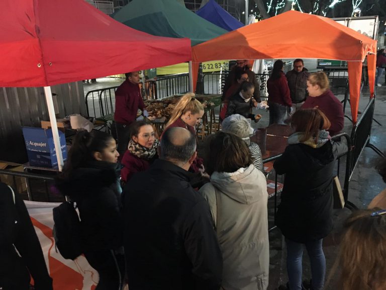 Chocolatada solidaria a beneficio de VivELA en el plaza del Pilar