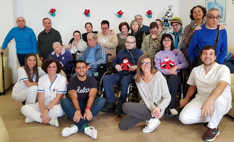 El Centro de Día Mayor Vida de Puertollano celebra una jornada de convivencia con los chicos y chicas de la Fundación Fuente Agria