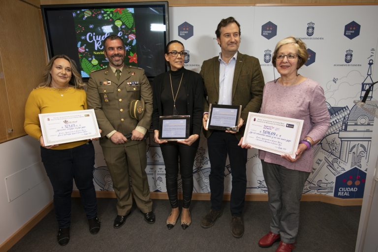 Los belenes municipales de Ciudad Real recaudan 4.200 euros para Guerreros Púrpura y FibroReal