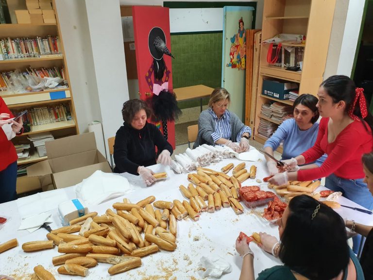 Puertollano: La comunidad educativa del Colegio Ramón y Cajal dona la recaudación del Día del Chorizo al Centro de la Mujer