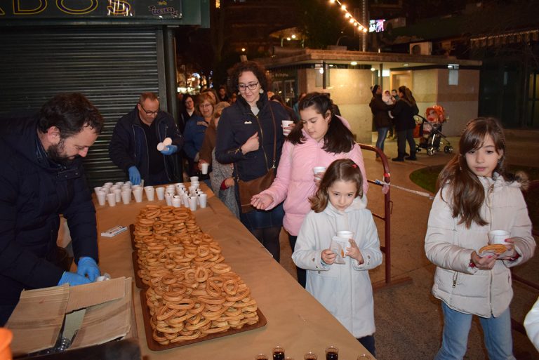 Puertollano: Churros, chocolate y vino dulce dan calor a la semana de Reyes