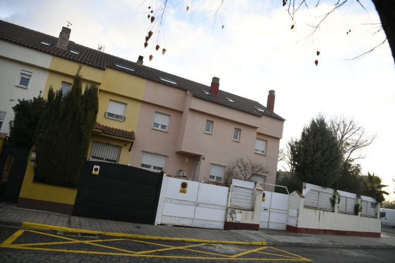 La esposa del fallecido en Los Rosales dice que el acusado les amenazó ya en 2017: «Antes nuestra vida era normal»