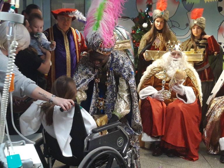 Detallazo de los Reyes Magos con los niños ingresados en el Hospital de Ciudad Real, donde hacen su primera parada