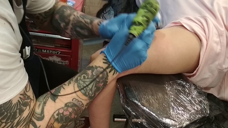 Tatuajes solidarios para colaborar con la labor de ASA Animalista