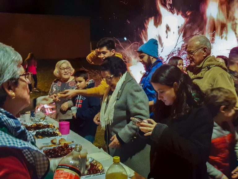 El Villar de Puertollano se reúne en torno al fuego para renovar la tradición de la Candelaria