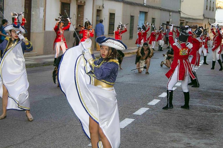 La diversidad de temas y montajes del Desfile dominical engrandeció el Carnaval de Argamasilla de Calatrava