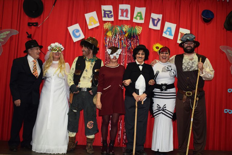 Puertollano: Los barrios viven el carnaval en la fiesta de Educación de Adultos