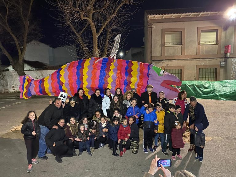 Las Casas despide los carnavales con la quema de una sardina de siete metros