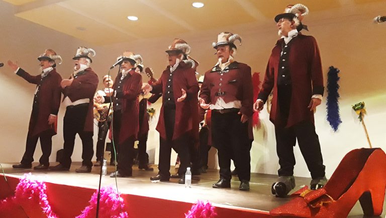 Puertollano: Las voces carnavaleras en la muestra de murgas de Fraternidad