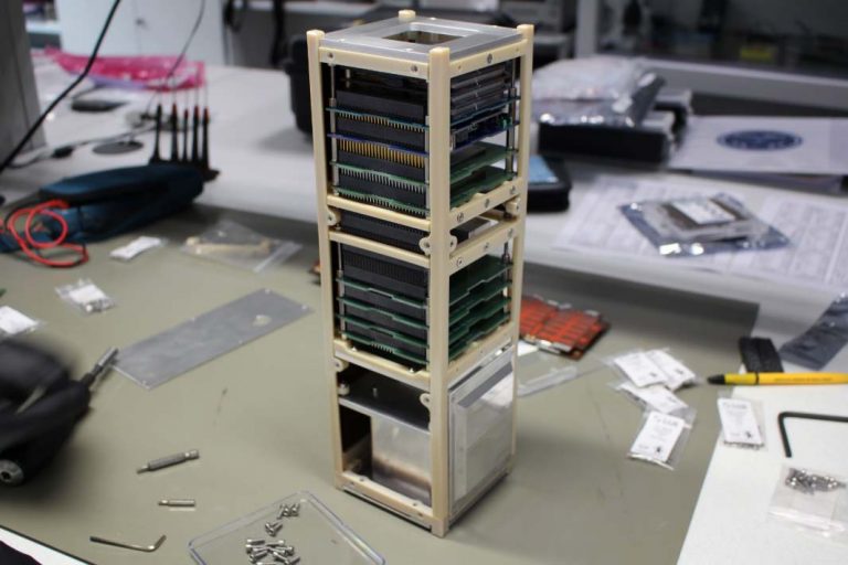 Deimos Puertollano pone a punto su modelo de nanosatélite Neptuno para vigilancia marítima