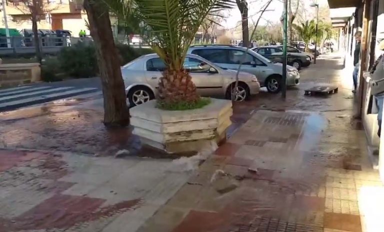 Puertollano: Aparatosa fuga de agua en la Avenida de Alcudia