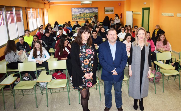 Puertollano: «El arte de crear Europa» inicia en el IES Juan de Távora un ciclo de charlas con jóvenes de la región