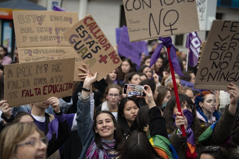 Reflexiones y petición de una mujer médico a las asociaciones feministas de España