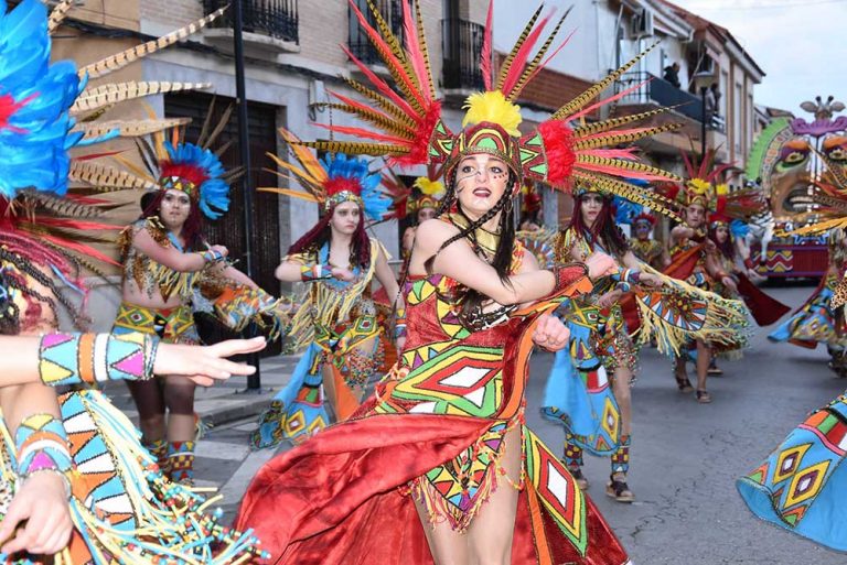 El Burleta y su corazón de África ganan el premio Alhiguí de Honor y especial del desfile de Piñata de Miguelturra