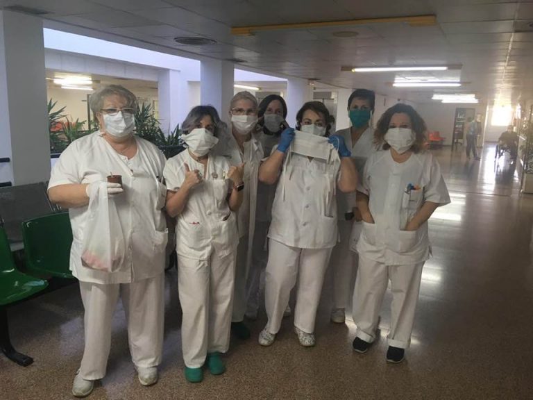 Los sanitarios de Puertollano siguen recibiendo el apoyo y cariño de los puertollaneros