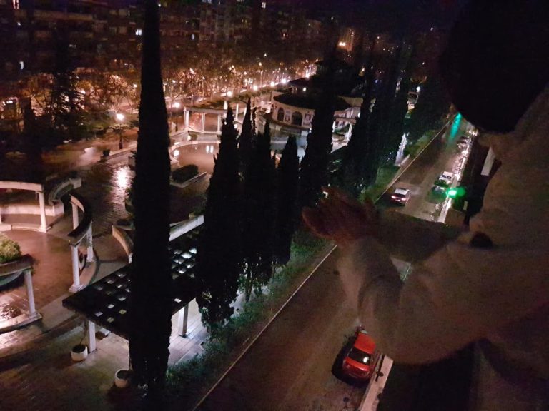 Histórico: La Policía Nacional arenga al pueblo de Puertollano entre el ulular de las ambulancias y las patrullas de Policía Local