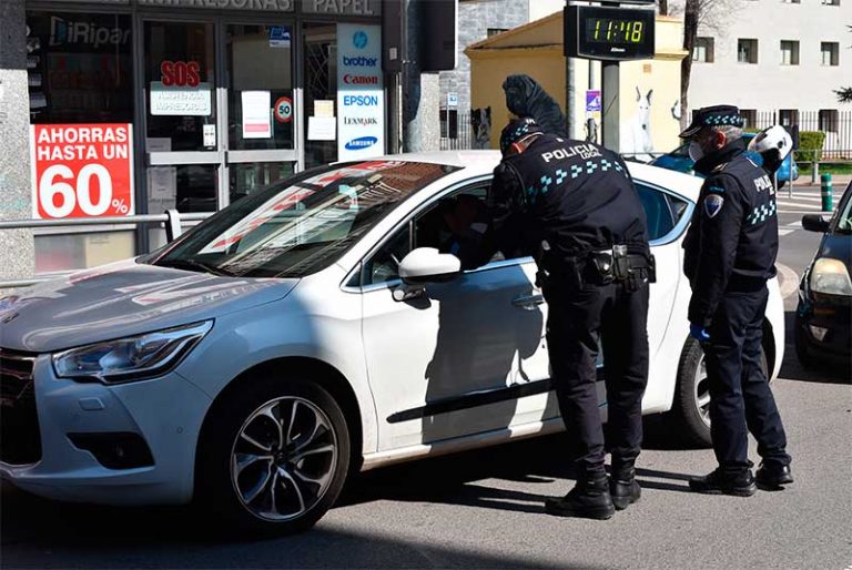 La Policía Local recuerda que, aunque sea el Día del Padre, continúan las restricciones de movilidad