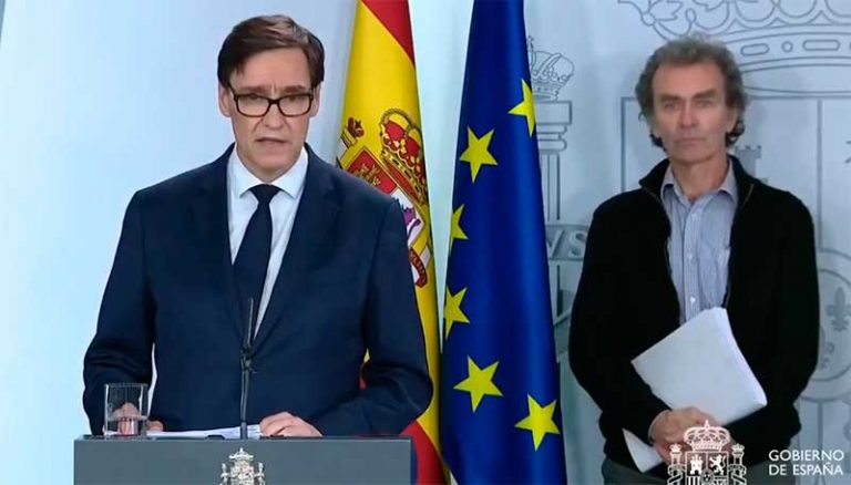 El Gobierno pone la sanidad privada bajo el mando de las CCAA y prorroga los contratos de los MIR