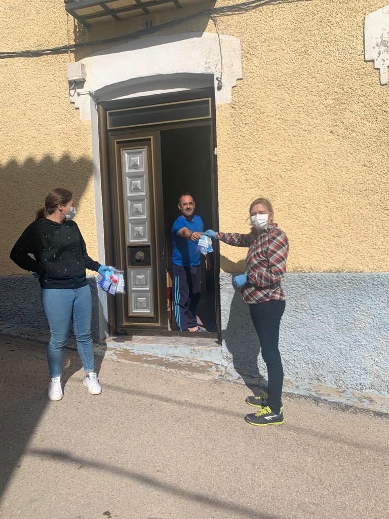 El Ayuntamiento de San Lorenzo de Calatrava  reparte lotes contra el COVID-19 a todos los vecinos