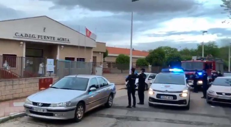 Puertollano: Cuerpos de seguridad y bomberos homenajean al CADIG Fuente Agria y a los ciudadanos confinados