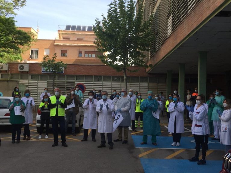 Emotivo homenaje en el Centro de Salud de Pío XII a los fallecidos por coronavirus