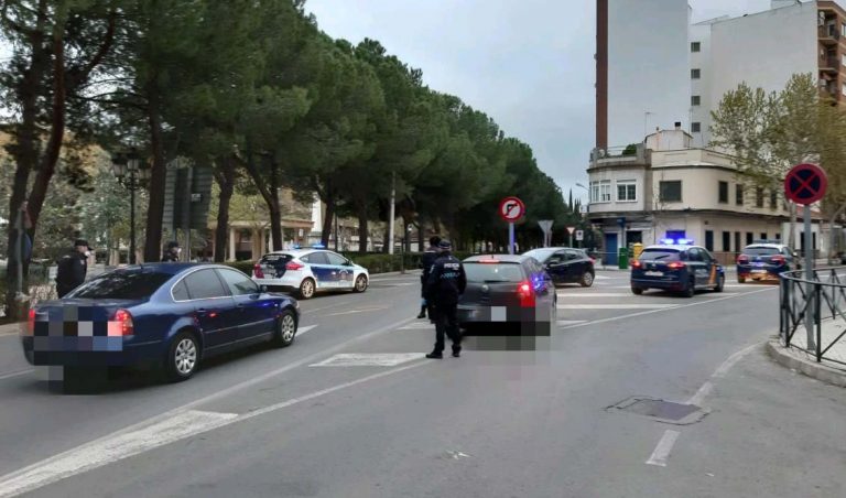 Puertollano: Pillados tan tranquilos dando un paseo en coche, sin carné de conducir y sin medidas de seguridad