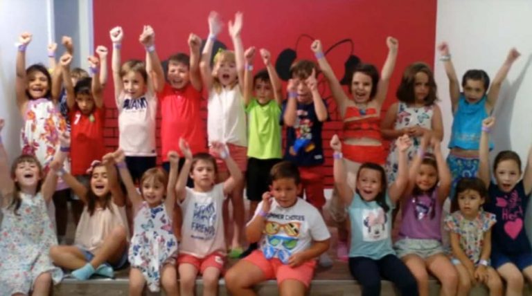 Ciudad Real: Alumnos del colegio Marianistas alegran el confinamiento con un mensaje de esperanza