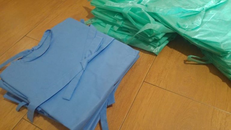 Sueños del Arte de Puertollano hace llegar al Hospital Santa Bárbara 200 batas y 400 mascarillas