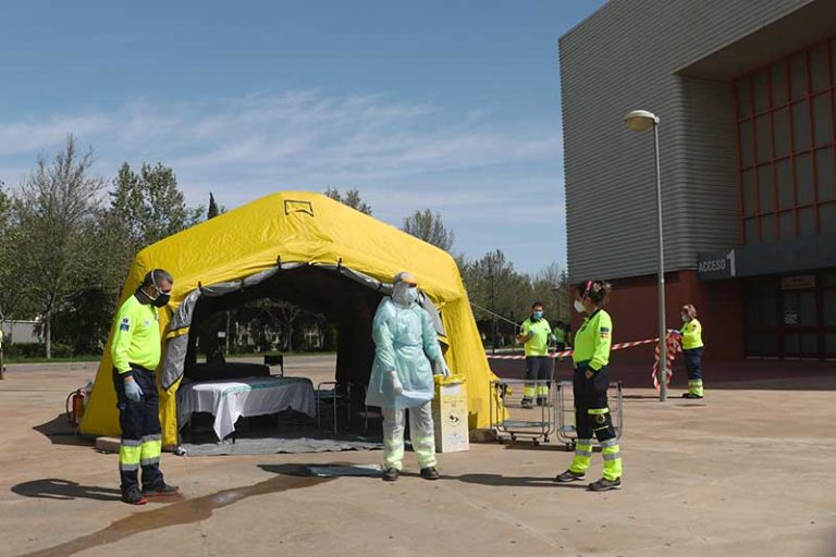 El SESCAM realiza 47 test rápidos y pruebas PCR en un punto móvil en los aledaños del Quijote Arena