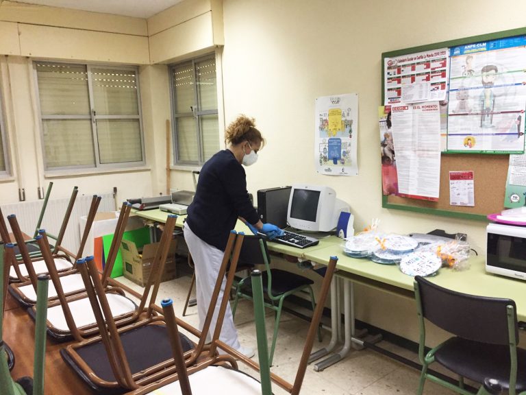 Puertollano: Comienzan los trabajos de limpieza y desinfección de los colegios públicos