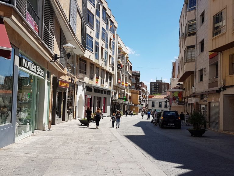 El virus fulmina más de 700 empleos del sector servicios en Puertollano