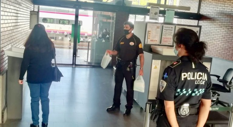 El Ayuntamiento de Puertollano colabora en la distribución de mascarillas en el transporte público