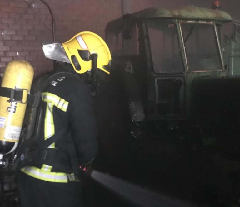 Extinguido un incendio en una nave de almacenamiento de frutas en Herencia