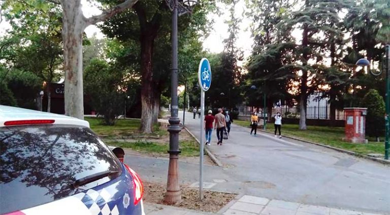 Ciudad Real: Detenido en el Parque de Gasset, entre un grupo de jóvenes que no llevaba mascarilla, por “atacar” a un agente