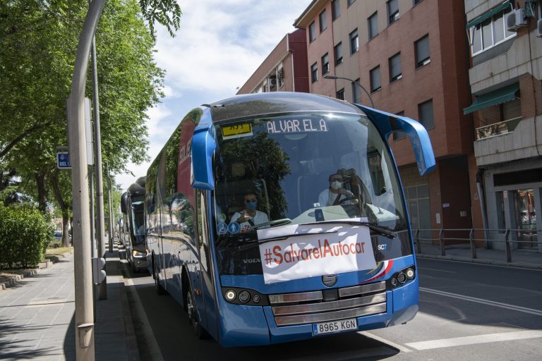 Decenas de transportistas se conjuran en Ciudad Real para “salvar el autocar”