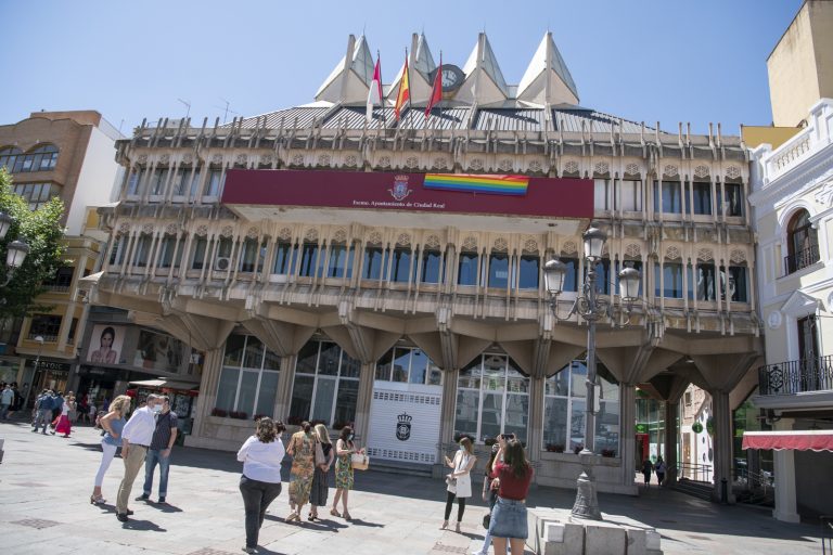 Ciudad Real: La bandera del Orgullo vuelve a la Casa Consistorial