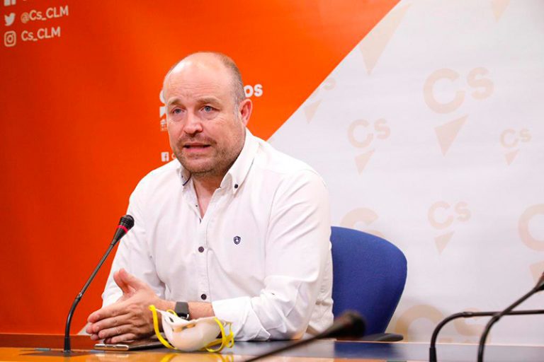 Alejandro Ruiz (Cs) decide abandonar la vida política, renuncia a su escaño en las Cortes y vuelve a la abogacía