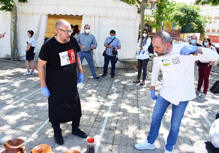 Catorce ollas, 6.000 raciones y 30.000 bollos devolverán el Santo Voto al pueblo de Puertollano tras dos años de pandemia