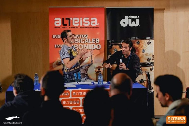 El baterista puertollanense José Rosendo y el legendario Kacho Casal aúpan al éxito editorial su método de batería «Ostinatos para vagos»