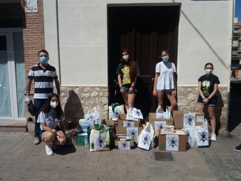 El Grupo Joven Ecce-Homo entrega 310 kilogramos de alimentos a las Hermanas de la Cruz para su reparto entre los más necesitados de Ciudad Real