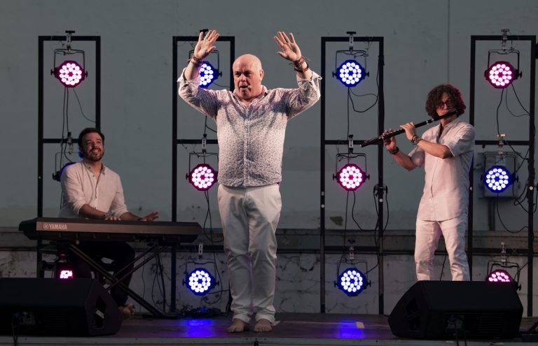 Veleta Roja eleva cuentos al reino de los sueños